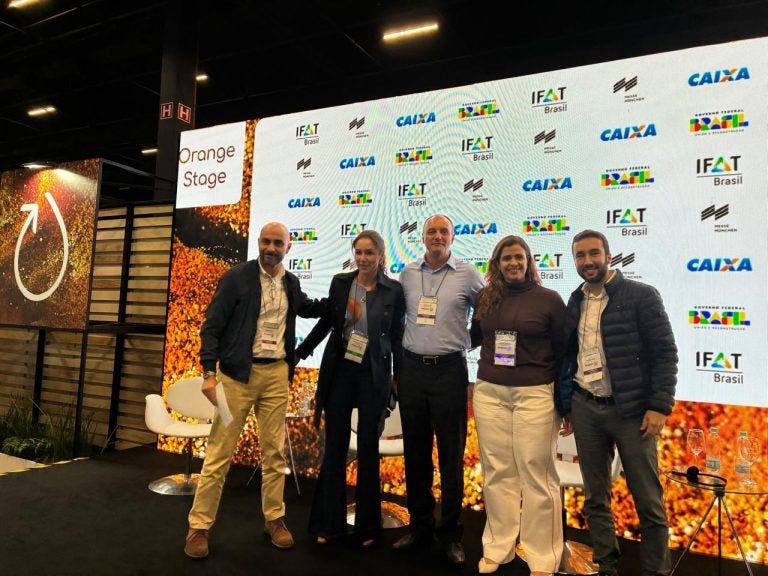 Oliver Jones (dir.) representou a MDC Energia no IFAT Brasil